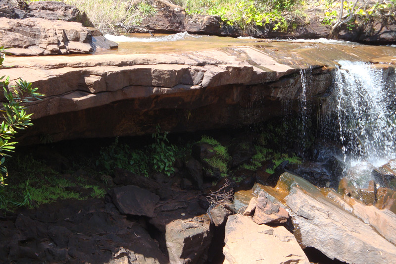 The pleasant rest of Isobella Falls on the road to Cooktown