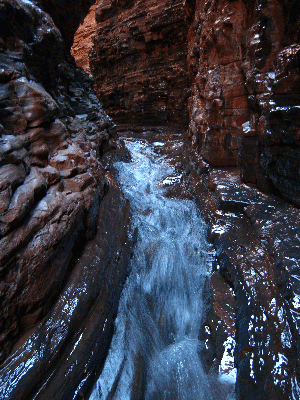 Hutch walked along the edges of this to get to the Handrail Pool, Karijini National Park